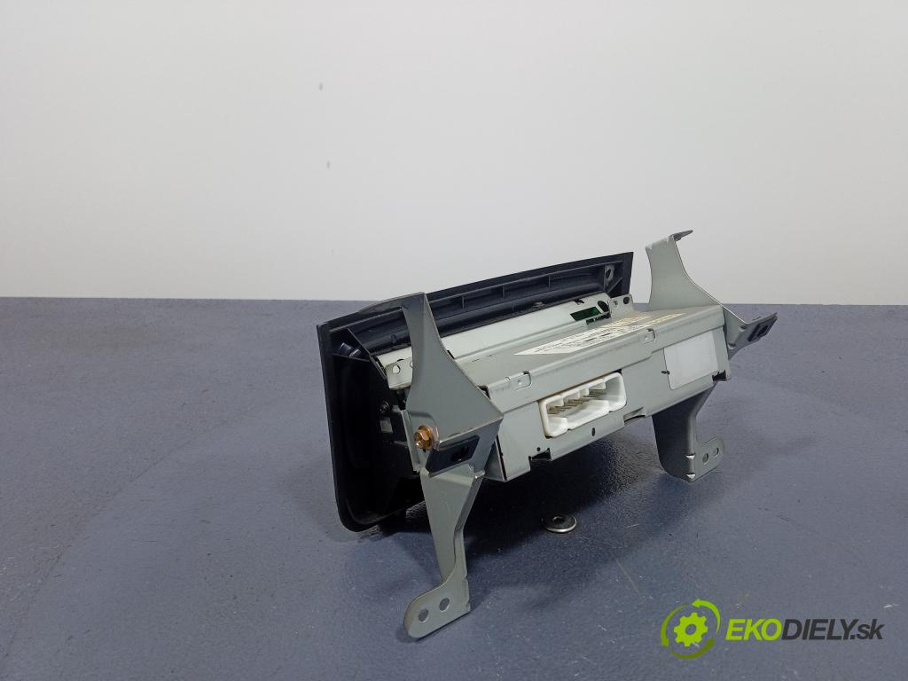 Toyota Yaris 2003 Radio I Navigácia: 86110-52111