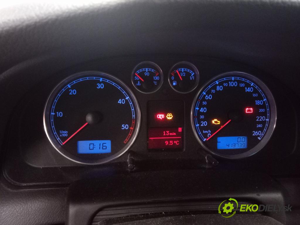 Volkswagen Passat 2004 prístrojovka/ budíky 3B0920829A
