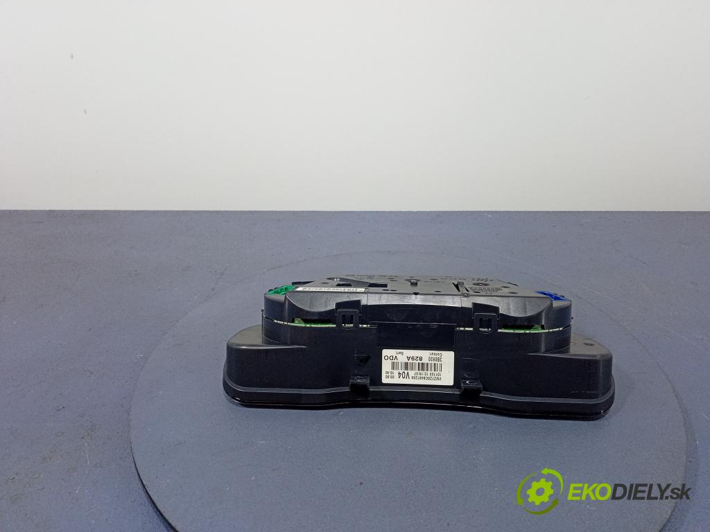 Volkswagen Passat 2004 prístrojovka/ budíky 3B0920829A