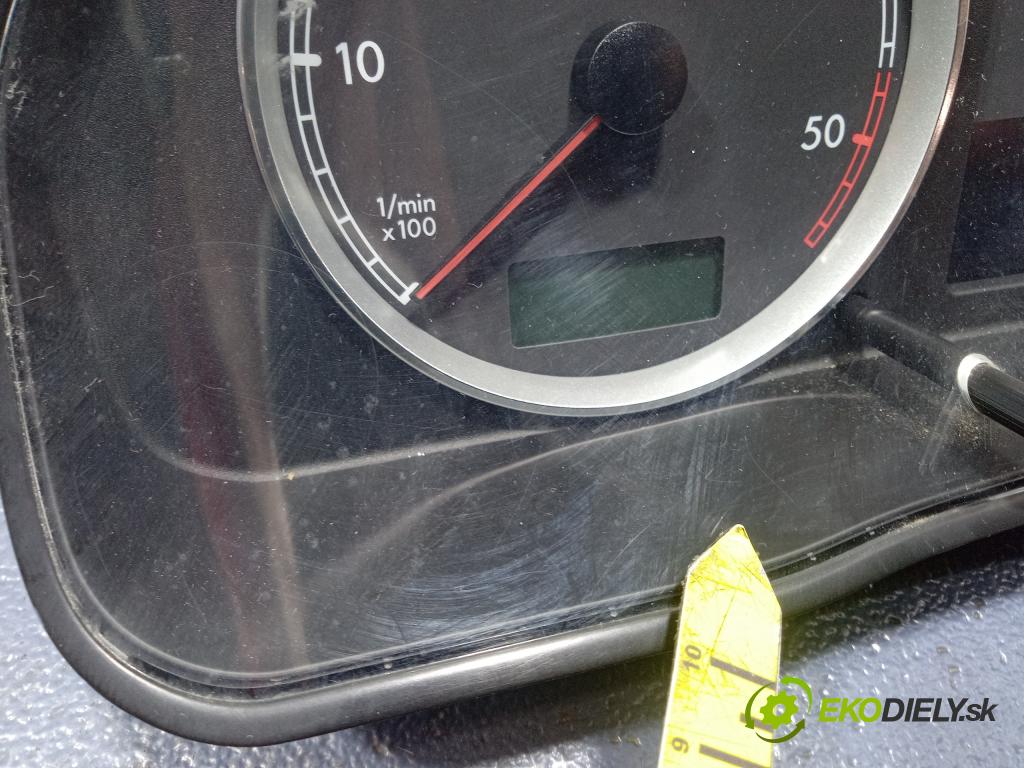Volkswagen Passat 2004 prístrojovka/ budíky 3B0920829A