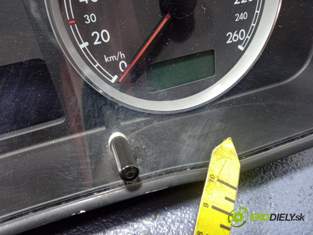 Volkswagen Passat 2004 prístrojovka/ budíky 3B0920829A