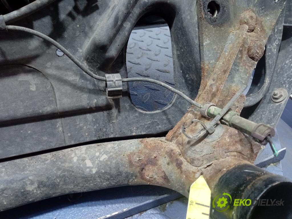 Volkswagen Passat 2004 výztuha Čelní / stěna Přední 3B0805594
