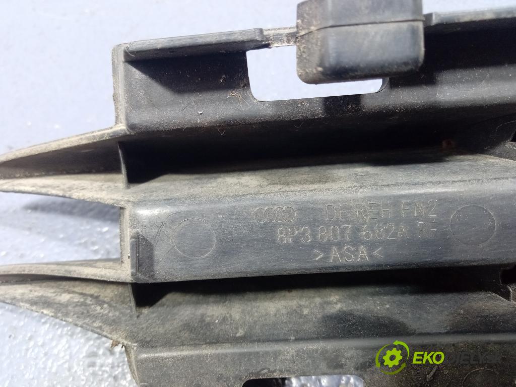 Audi A3 2004 Halogen v pravo: 8P3807682A