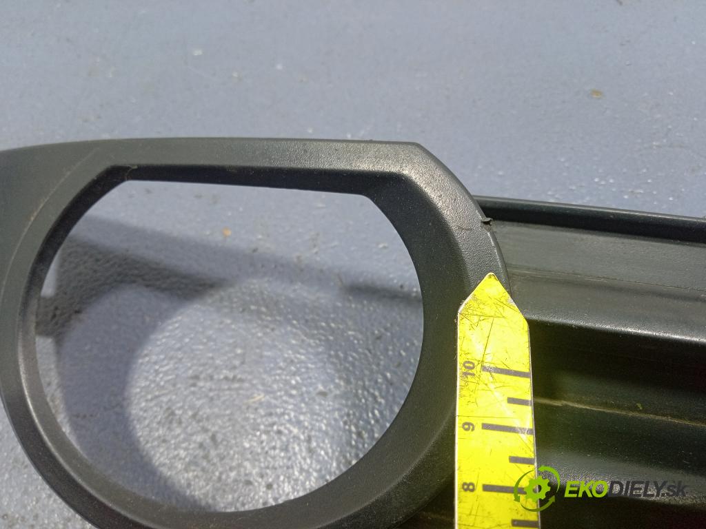 Audi A3 2004 Halogen v pravo: 8P3807682A