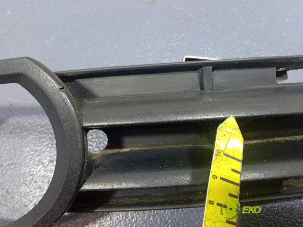 Audi A3 2004 Halogen v pravo: 8P3807682A