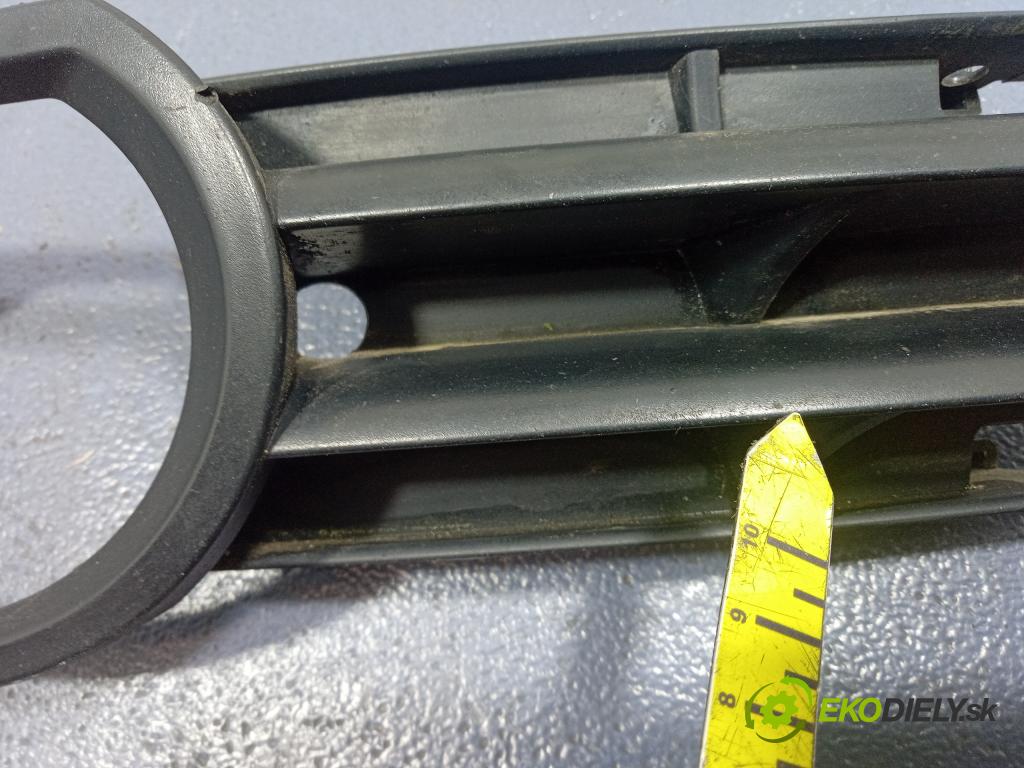 Audi A3 2004 Halogen v pravo: 8P3807682A