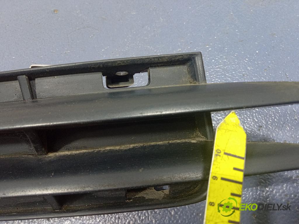 Audi A3 2004 Halogen v pravo: 8P3807682A