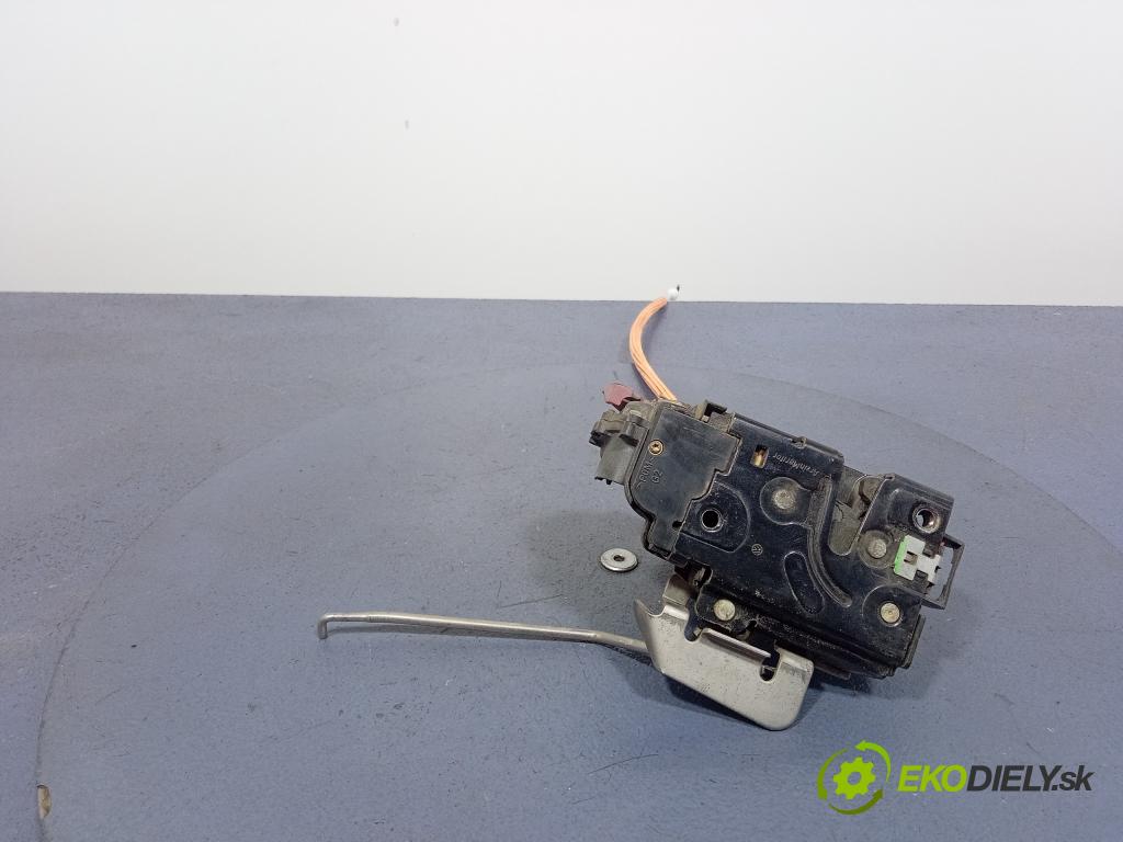 Audi A3 2004 zámek dveře před Levý: 4E1837015