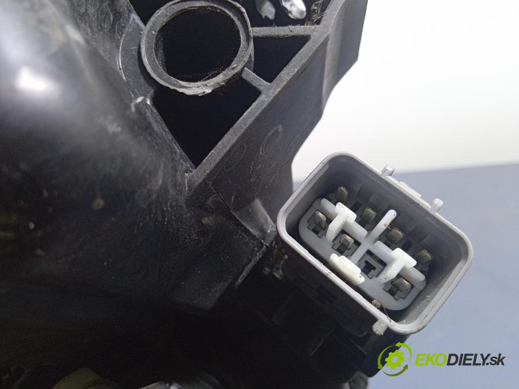 Toyota Auris 0 Reflektor: v pravo: 81110-02K30