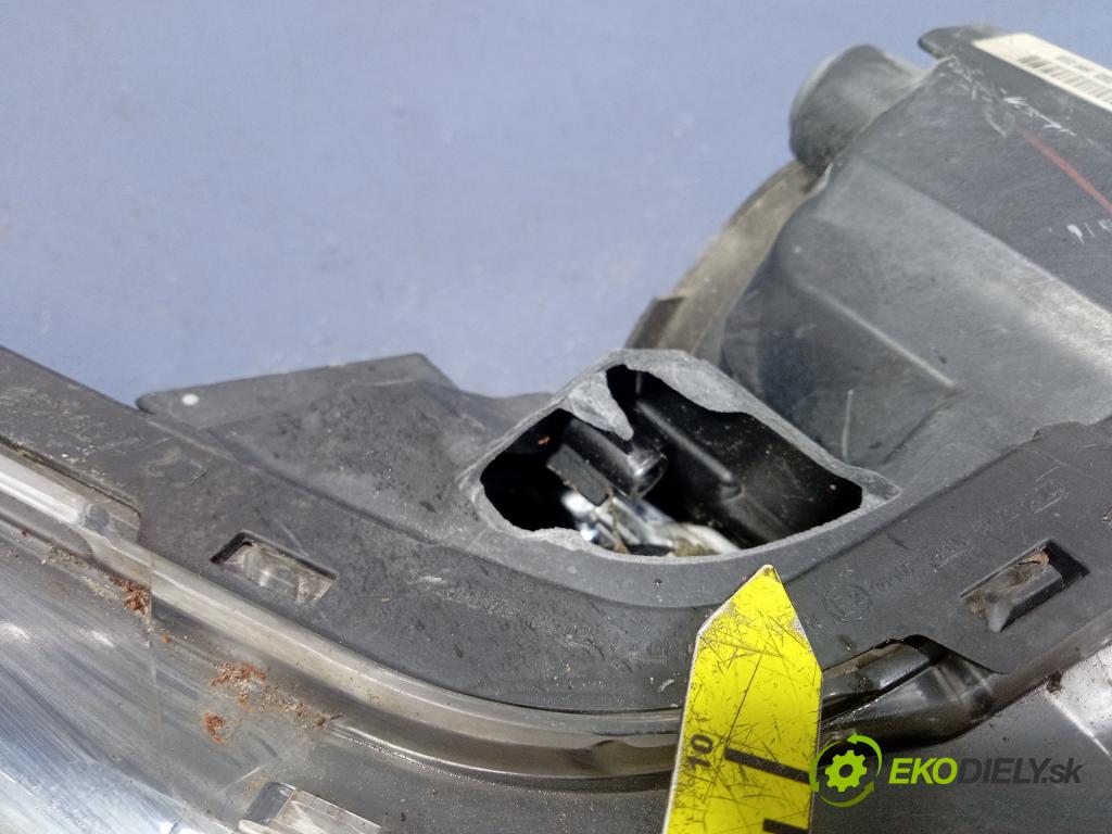 Toyota Auris 0 Reflektor: v pravo: 81110-02K30