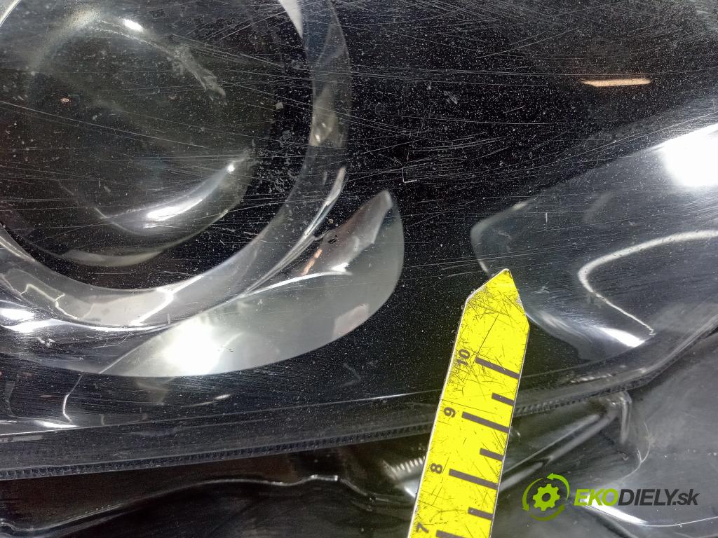 Toyota Auris 0 Reflektor: v pravo: 81110-02K30