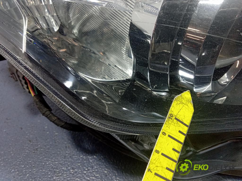 Toyota Auris 0 Reflektor: v pravo: 81110-02K30