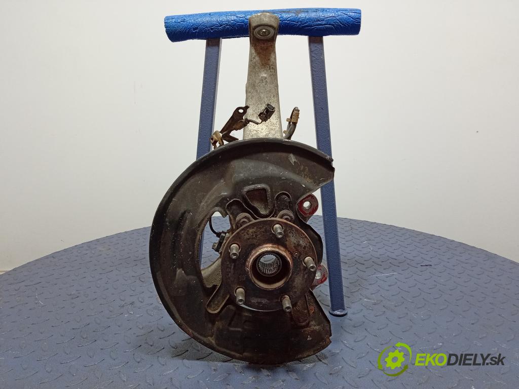 Lexus IS 2016 náboj ľavá 01