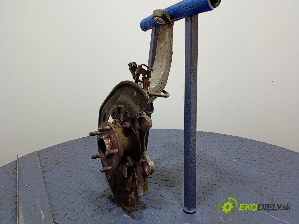 Lexus IS 2016 náboj ľavá 01