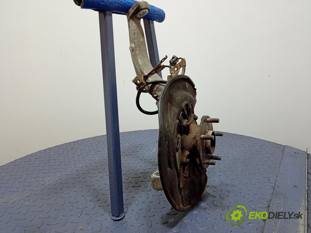 Lexus IS 2016 náboj ľavá 01