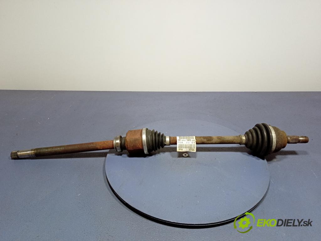 Citroen C4 2015 poloos Prava: Predné 9809258580