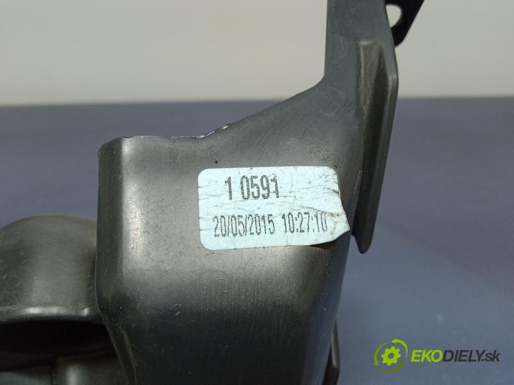 Citroen C4 2015 nárazník Zad: 9671247180