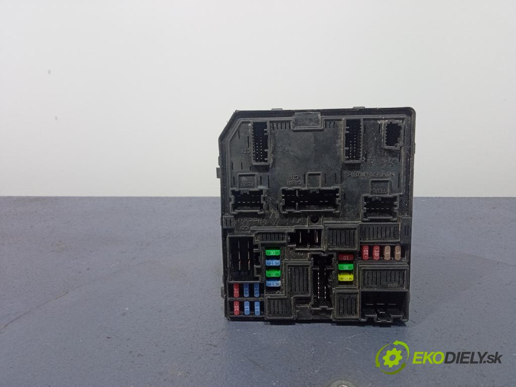 Renault Megane 2019 skrinka Poistky: 284B66727R