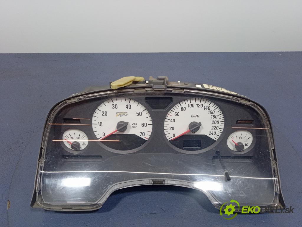 Opel Zafira 2002 prístrojovka/ budíky 24462138