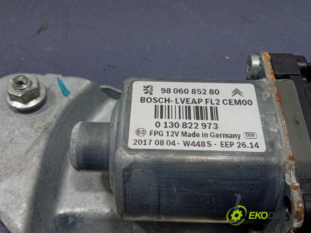 Peugeot 508 2017 mechanismus stahování Sklenka: před Levý: 9806086980