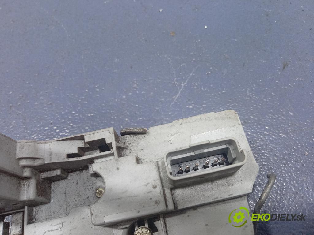 Peugeot 307 2003 zámek dveře před Levý: 01