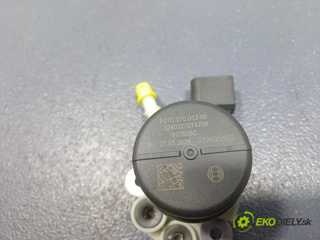 Vw Passat 0 čerpadlo Pohonné hmoty / Systém Měření F01C250148
