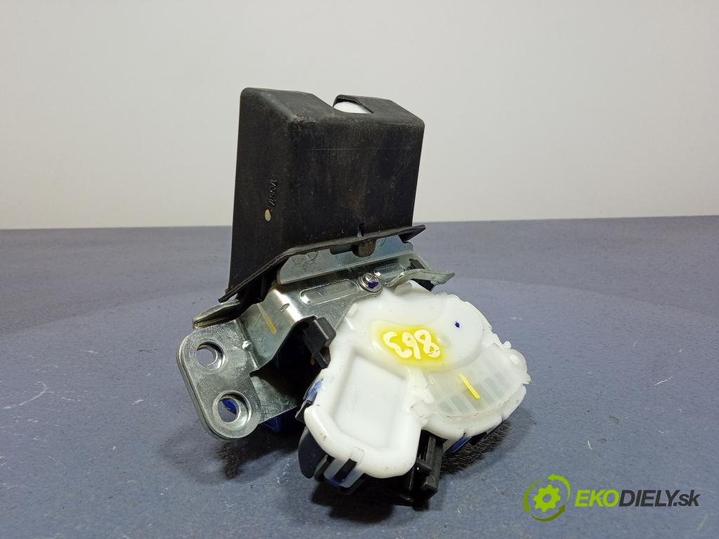 Suzuki Baleno 0 zámek Klapky: kufr 01