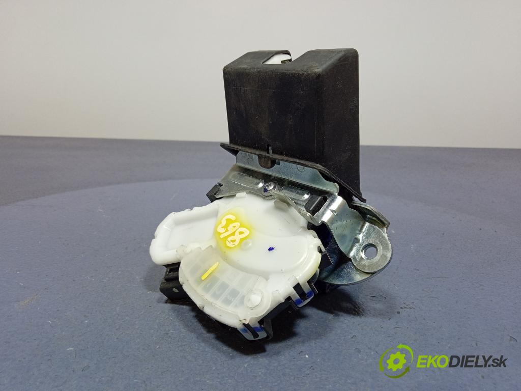 Suzuki Baleno 0 zámek Klapky: kufr 01