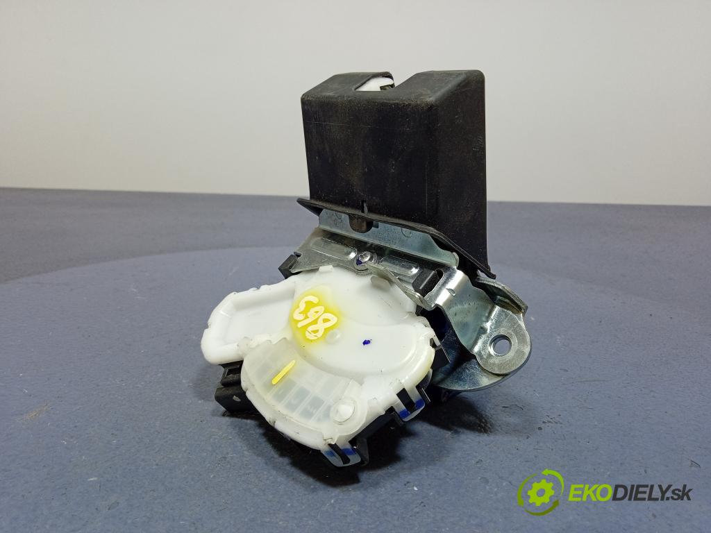 Suzuki Baleno 0 zámek Klapky: kufr 01