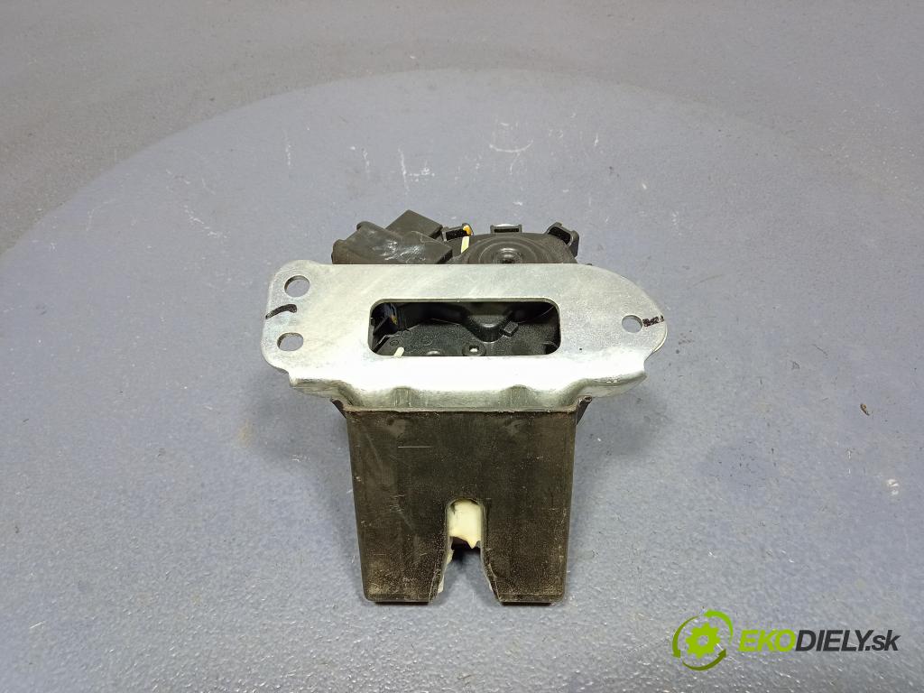 Suzuki Baleno 0 zámek Klapky: kufr 01