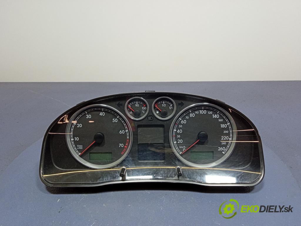 Volkswagen Passat 2004 prístrojovka/ budíky 3B0920829