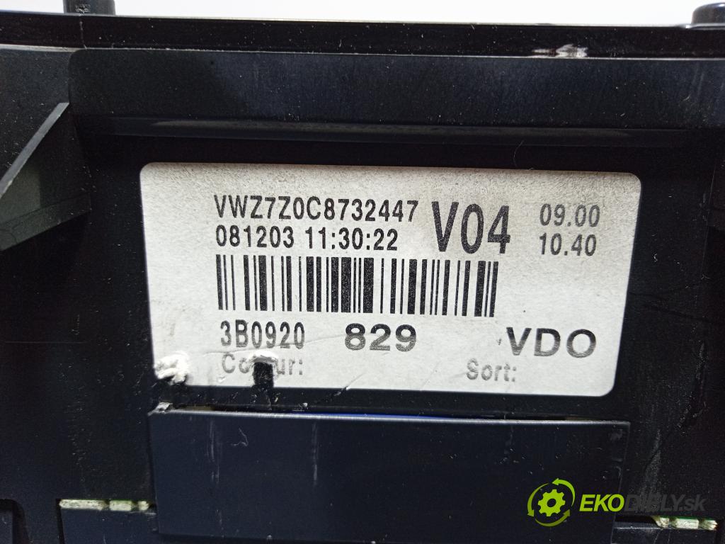 Volkswagen Passat 2004 prístrojovka/ budíky 3B0920829