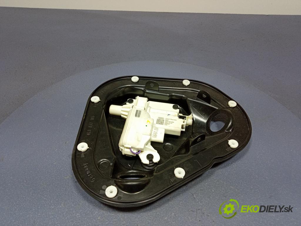 Audi A7 2022 zámek dveře před Levý: 4N0837059