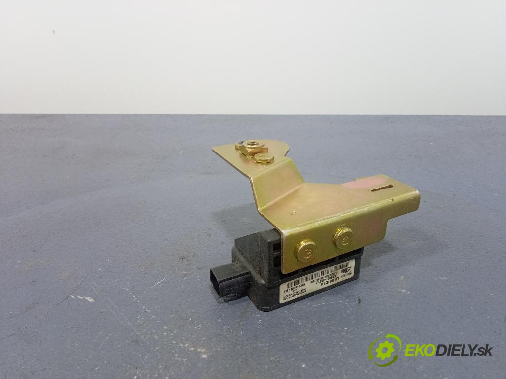 Volkswagen Golf 1.9 tdi 2000 snímač ESP. 1J1907637A