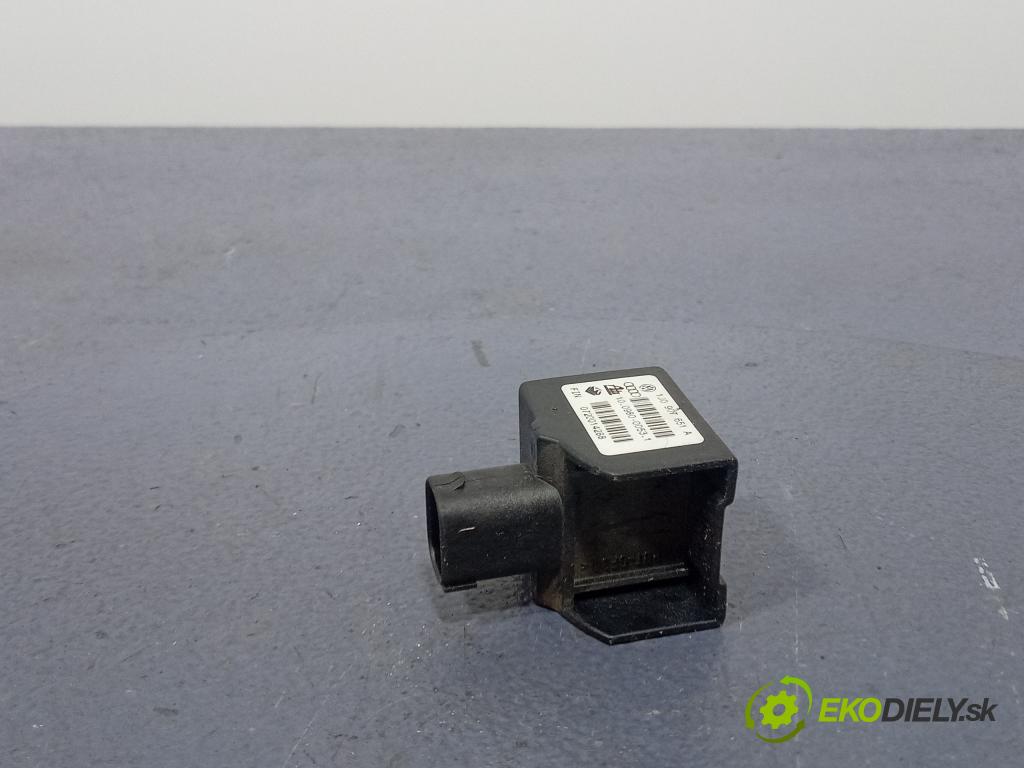Volkswagen Golf 1.9 tdi 2000 snímač ESP. 1J0907651A
