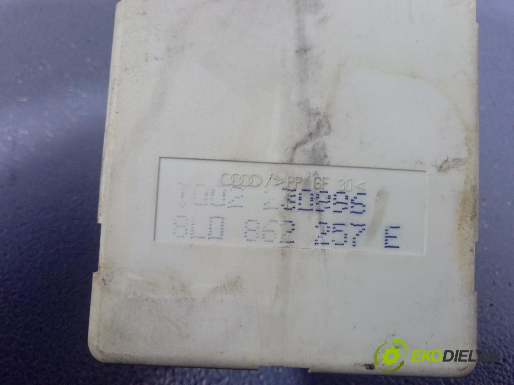 Audi A4 1996 pompa Centrálny: Zámok: 8L0862257E