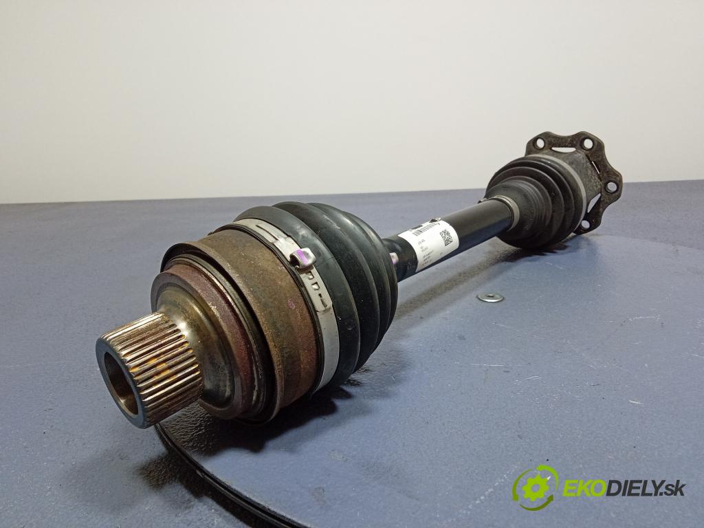 Audi A7 2022 poloos Prava: Predné 01