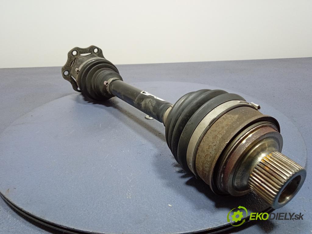 Audi A7 2022 poloos Prava: Predné 01