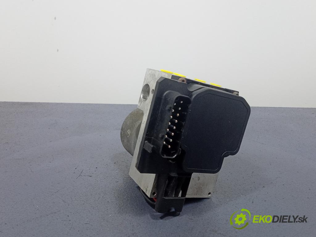 Volkswagen Passat 2001 čerpadlo ABS x 8E0614111T