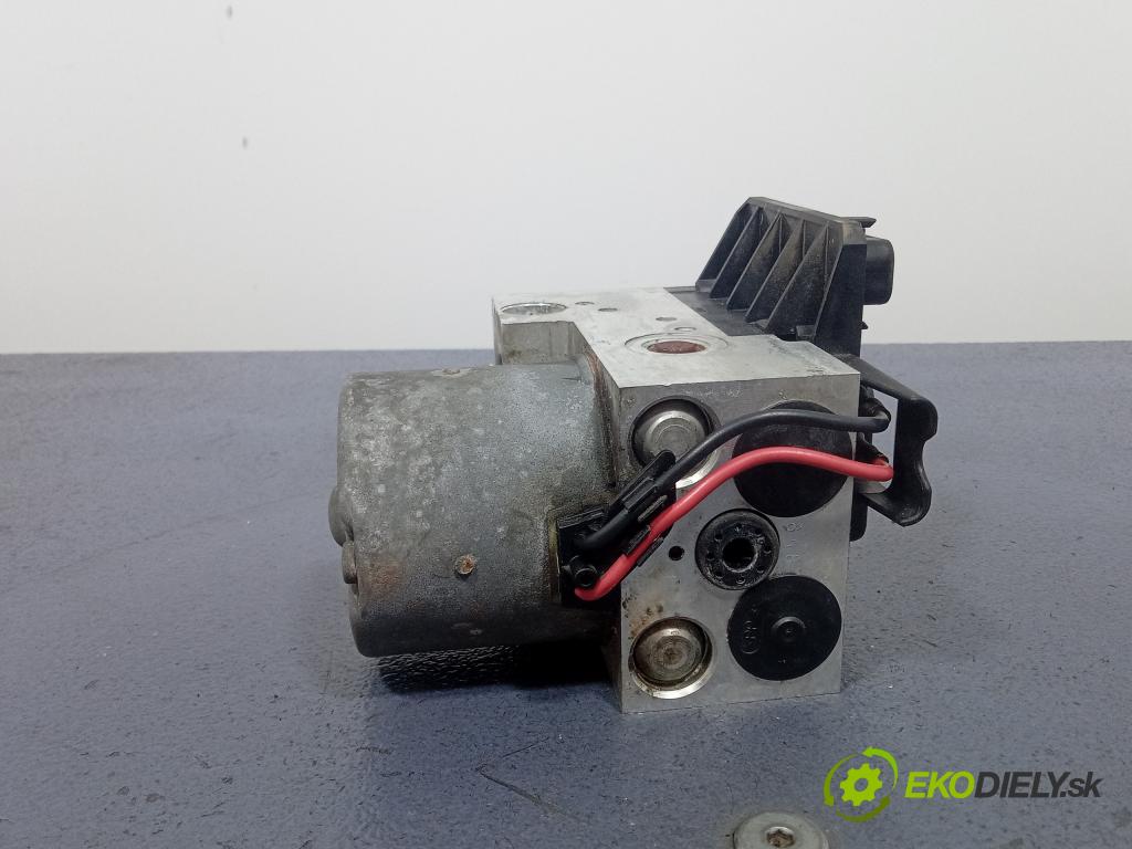 Volkswagen Passat 2001 čerpadlo ABS x 8E0614111T