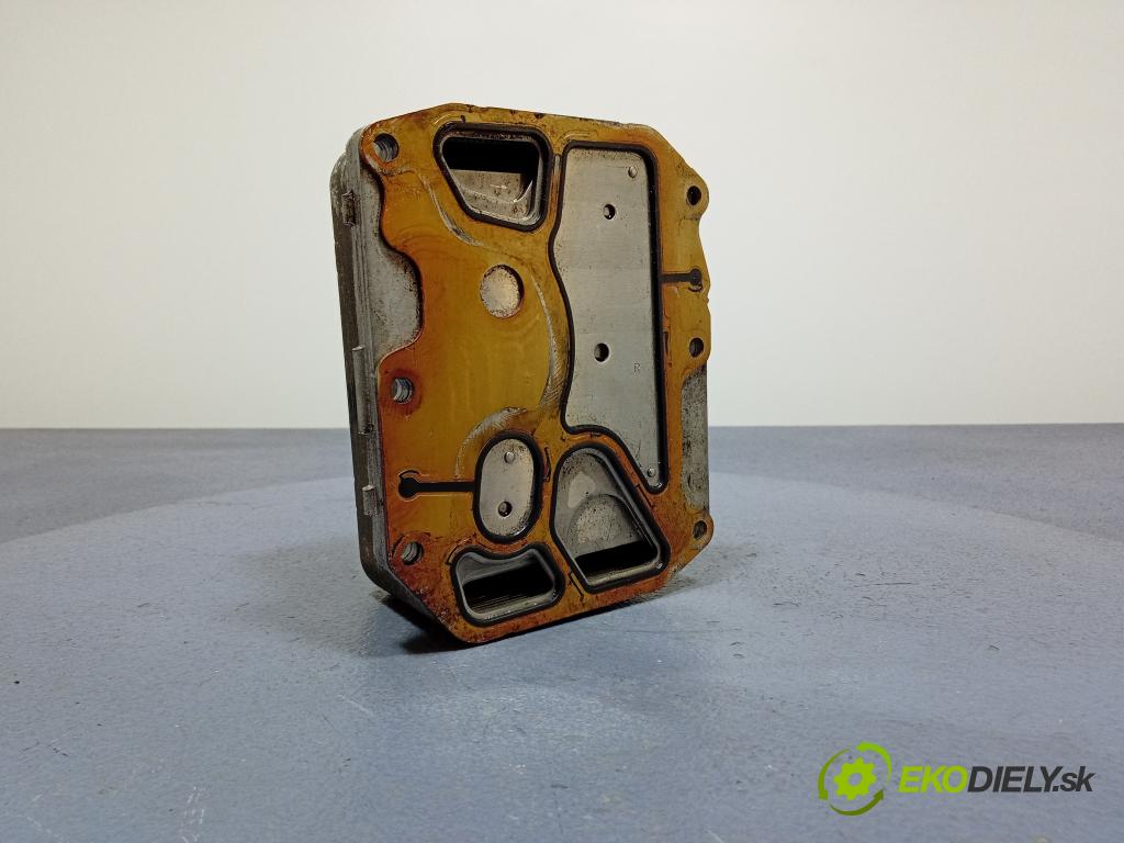 Audi A7 2022 chladič oleja 059117015R