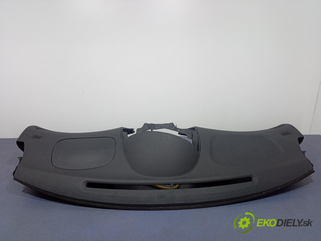 Toyota Yaris verso 2005 kokpit,pristrojová doska 01