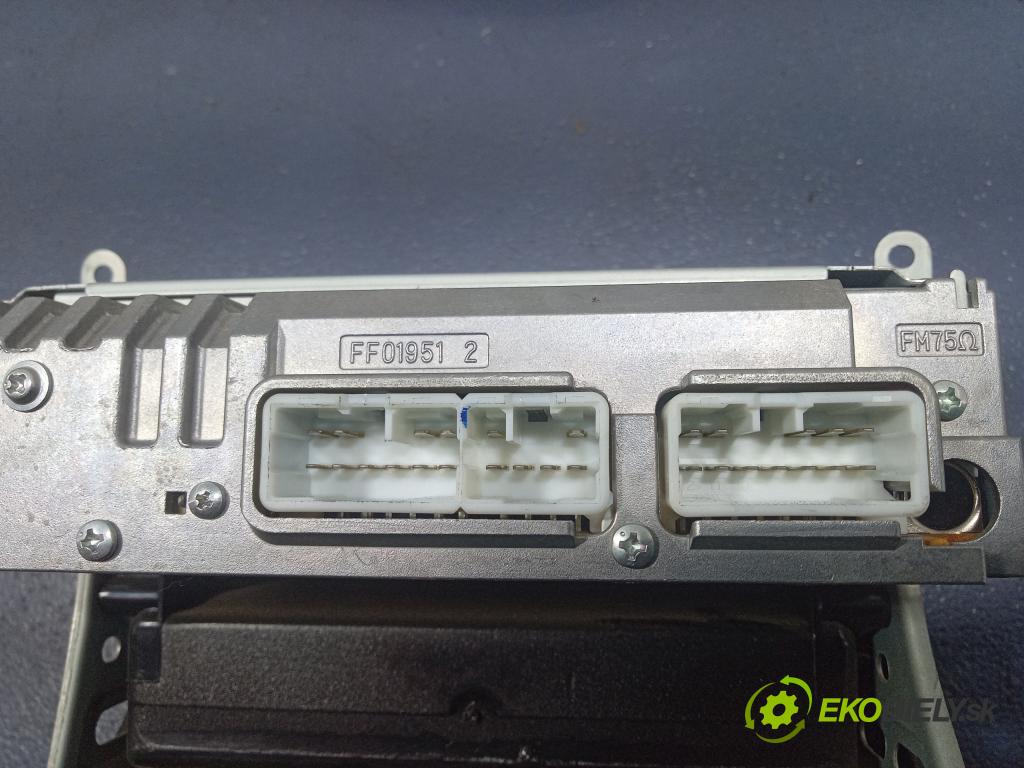 Toyota Yaris verso 2005 Radio I Navigácia: 86120-52260