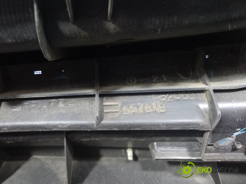 Toyota Yaris verso 2005 torpédo 55782-52070