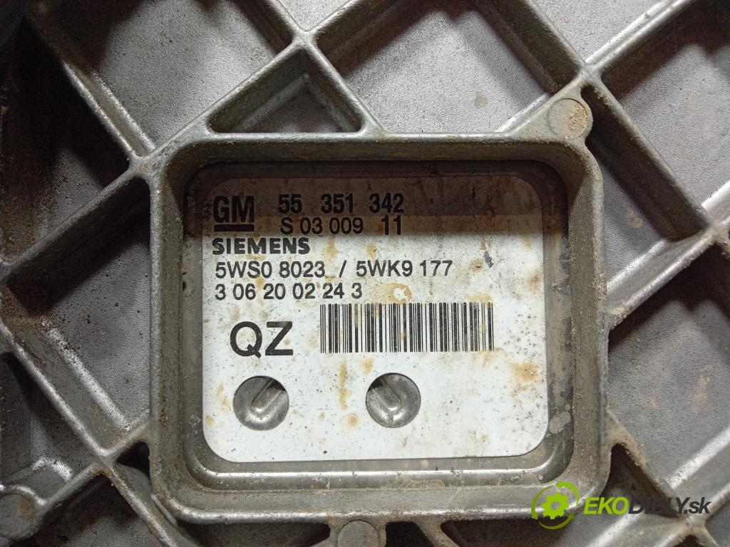 Opel Signum 2003 riadiaca jednotka Motor: 55351342