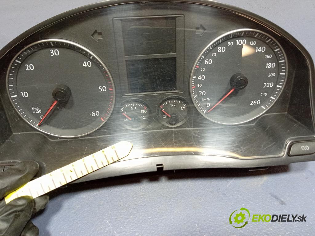 Volkswagen Golf 2005 prístrojovka/ budíky 01