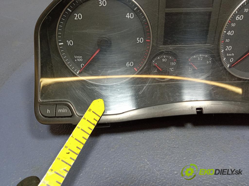 Volkswagen Golf 2005 prístrojovka/ budíky 01