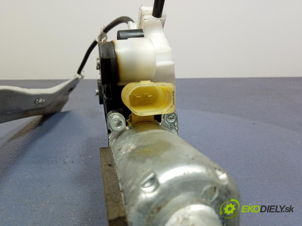 Vw Fox 2005 mechanismus stahování Sklenka: před v pravo: 5Z3837502A