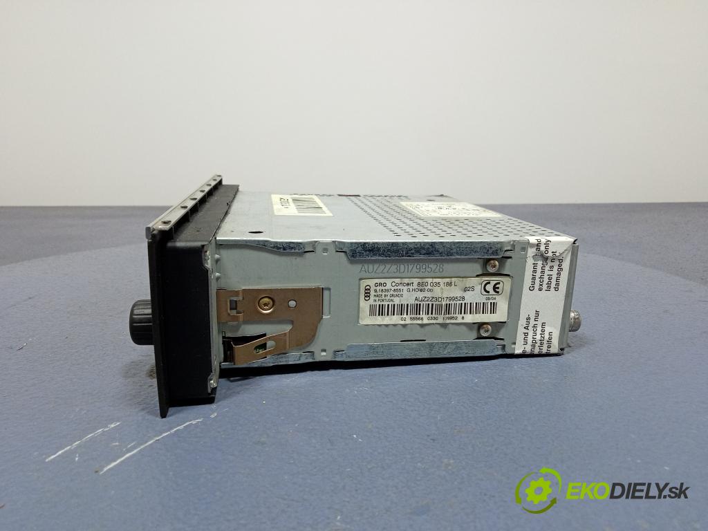 Audi A4 2004 Radio I Navigácia: 8E0035186L