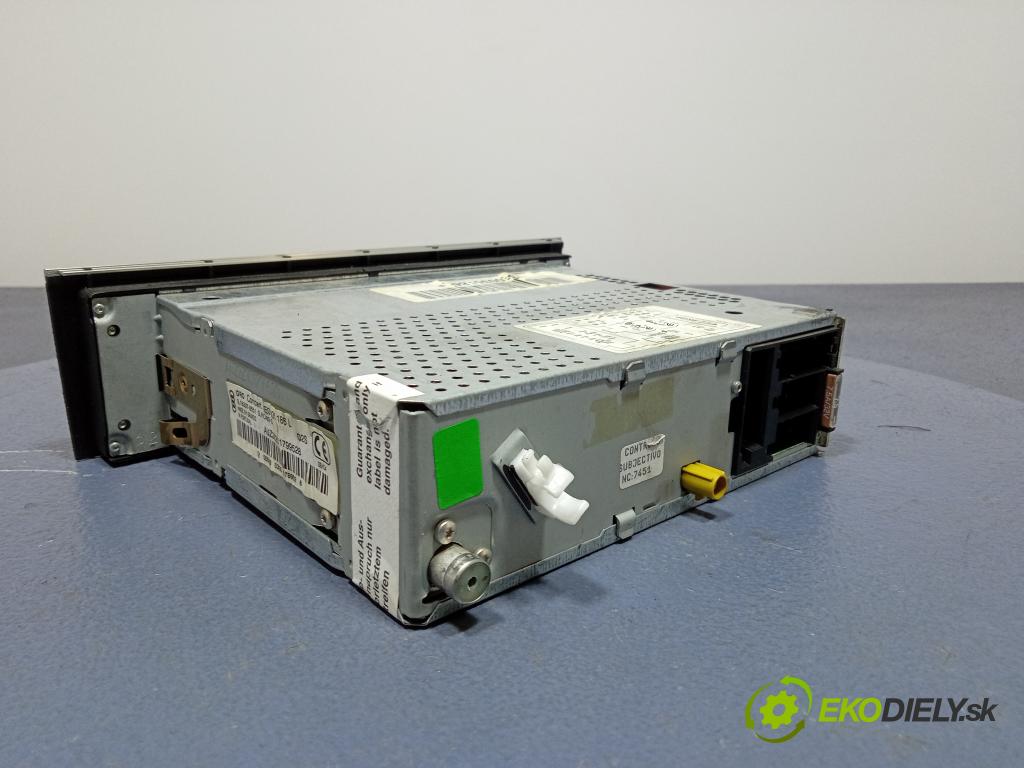 Audi A4 2004 Radio I Navigácia: 8E0035186L